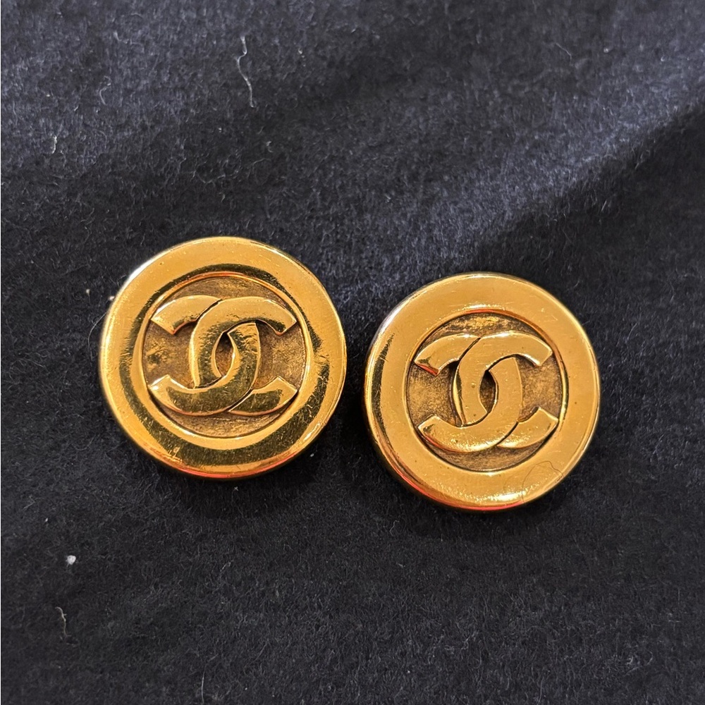 Authentic CHANEL gold plated round 90s vintage round earrings